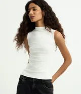 Musculosa básica Blue Steel de algodón, modal y elastano, color blanco, con diseño sin mangas y cuello alto.