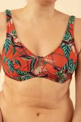 Soutien de baño con estampado de hojas y cadenas color naranja, con aro y breteles anchos regulables.
