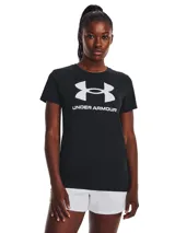 Remera de manga corta Under Armour, color negro con el logo de la marca y el nombre impresos en blanco en el centro del pecho. Presenta cuello redondo acanalado y un ajuste clásico.