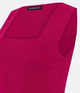 Blusa cropped negra de punto con escote cuadrado y breteles anchos.