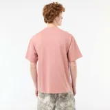 Remera rosada de corte oversize con cuello redondo, manga corta y pequeño bordado frontal con el texto "True Self".