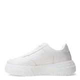 Championes urbanos de plataforma Miss Carol, color blanco, con diseño de cordones y perforaciones decorativas en los laterales y la puntera.