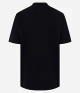 Remera de algodón negro con cuello redondo y mangas cortas, con gran estampado frontal inspirado en la película Titanic con Jack y Rose.