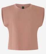 Musculosa color marrón con cuello redondo y hombreras.