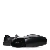 Zapato de vestir tipo mocasín para hombre, color negro, confeccionado en cuero, con diseño de punta cuadrada y suela de goma.