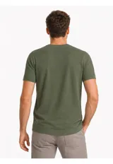 Remera de punto de manga corta y cuello redondo, confeccionada en mezcla de algodón y lino.