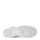 Championes urbanos New Balance, color negro con detalles en blanco. Presentan un diseño de corte bajo con el logo 'N' característico en los laterales, puntera perforada para mayor ventilación y suela de goma blanca.