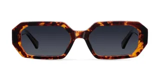 Lentes de sol con montura geométrica color carey y lentes polarizadas negras.