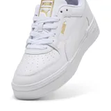 Championes Puma CA Pro Classic II, color blanco con detalles dorados.