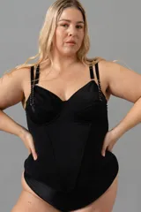 Body corset negro con aro, confeccionado en lycra. Breteles elásticos regulables con detalles de aros y ballenas en la delantera.