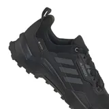 Championes de senderismo Adidas Terrex AX4 GORE-TEX, color negro. Cuentan con membrana GORE-TEX impermeable y suela de caucho Continental para mayor agarre.