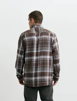Camisa de franela de manga larga con estampado de cuadros escoceses, cuello button-down y cierre frontal con botones.
