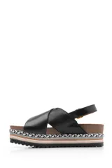 Sandalias de cuero color marrón con plataforma de yute y suela de goma.