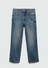 Jeans tiro medio de corte recto y diseño crop en color azul con lavado deslavado y bajo deshilachado. Cuenta con cinco bolsillos, trabillas para cinturón y cierre frontal con cremallera y botón.