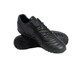 Championes de fútbol Umbro modelo Touch TF, color negro, con diseño de costuras reforzadas en la puntera y logo lateral en relieve.
