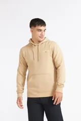 Buzo con capucha y cordón ajustable de marca Quiksilver, color beige, con bolsillo frontal tipo canguro y pequeño estampado gráfico en el pecho.