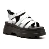 Sandalias plateadas con plataforma track negra, tiras anchas y hebilla ajustable.