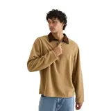 Buzo de polar color beige con cuello polo en contraste de color marrón, cierre frontal con botones y logo bordado en el pecho.