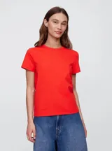 Remera de algodón de corte clásico, con cuello redondo y mangas cortas, en color verde menta.