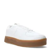 Championes urbanos blancos con suela marrón.