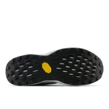 Championes de trail running New Balance Fresh Foam X Hierro v8, color azul con detalles en gris, celeste y amarillo.