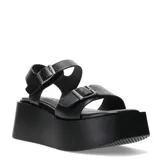 Sandalias de plataforma chunky color negro, con tiras anchas, hebillas metálicas ajustables y suela robusta.