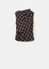 Top entallado con estampado de cuadros, cuello alto drapeado y diseño sin mangas con tirante ancho.