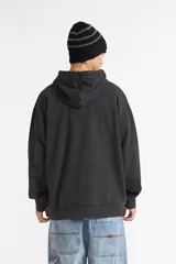 Hoodie canguro Quiksilver Palm Horizon de color negro con efecto gastado, capucha con cordón ajustable, bolsillo frontal tipo canguro y estampa gráfica multicolor en el pecho.