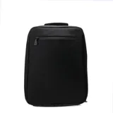 Botinera de diseño rectangular en color negro, con manija superior para transporte y detalle de logo circular de la marca en la parte inferior.