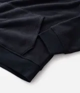 Buzo cerrado Marfinno de fleece en color negro, con capucha ajustable mediante cordón, bolsillo tipo canguro al frente, y puños y cintura elásticos.