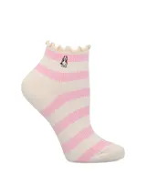 Medias cortas de algodón con diseño de rayas horizontales en color crema y rosado, con borde superior con volados y bordado pequeño de perro en el lateral.