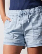 Short color beige de algodón y viscosa, marca Dash. Tiene pretina ancha elastizada con lazo de ajuste, bolsillos delanteros y bolsillos traseros simulados.