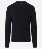 Suéter de hombre color negro, tejido en punto con textura trenzada en patrón de rombos. Presenta cuello redondo, puños y bajo acanalados.