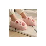 Pantuflas cerradas de peluche color beige con diseño de capibara, orejas marrones y suela antideslizante.