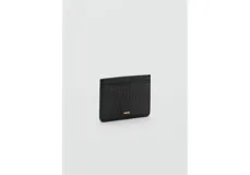 Porta documentos negro efecto cocodrilo con acabado brillante, de diseño rectangular y compacto, ideal para tarjetas.