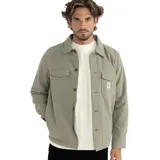 Sobrecamisa verde con forro interno de sherpa, cierre frontal con botones, dos bolsillos tipo parche en el pecho y bolsillos laterales para las manos. Exterior de lona 100% algodón y corte tipo “work shirt” relajado.