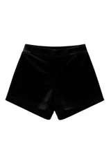 Micro short de velvet negro, tiro medio y calce ajustado.