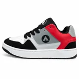 Zapatillas Airwalk modelo Brook Red, diseño urbano con combinaciones de color blanco, negro, rojo y gris, con cordones negros y suela de goma blanca.