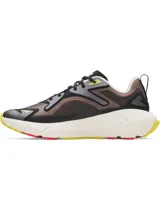 Championes Under Armour modelo Aura Ripstop, con parte superior tridimensional de material ripstop ultrarresistente. Cuenta con amortiguación reactiva UA HOVR para retorno de energía y suela de goma con ranuras de flexión para mayor tracción.