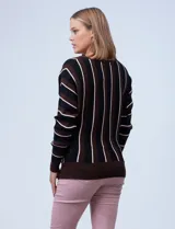 Buzo Tahari de tejido acanalado con mangas largas dolman y diseño a rayas verticales en marrón, negro y blanco.