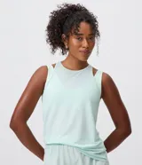 Musculosa deportiva de microfibra perforada en color menta, con escote alto, diseño de espalda nadadora y corte holgado.