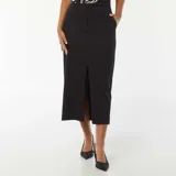 Falda midi negra de corte recto con abertura frontal.