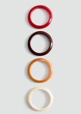 Pulsera rígida tipo brazalete de resina en color rojo.