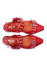 Sandalias con estampado animal print, con puntera cerrada y tiras con hebillas y ojales.
