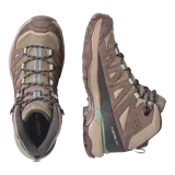 Calzado de trekking Salomon modelo X Ultra 360 Leather Mid Gore-Tex, de corte alto, color marrón y tostado con detalles en verde. Confeccionado con cuero resistente, malla y membrana impermeable Gore-Tex.