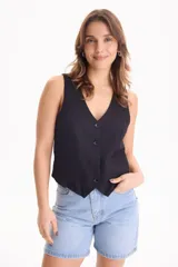 Short de jean con spandex de corte mom, color celeste claro, con bolsillos laterales y traseros, tiro alto.