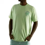 Remera verde claro de manga corta con cuello redondo y logo de Santa Cruz estampado en el pecho.