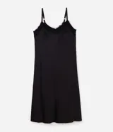 Vestido midi de satén negro con caída fluida, escote en V con detalle de encaje y tirantes finos regulables.