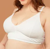 Bralette reductor blanco de algodón con detalles de puntilla, breteles elásticos regulables y espalda de algodón elastizado. Copas de algodón 100% sin aro.