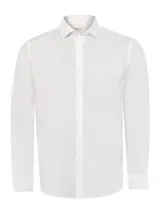 Camisa de manga larga confeccionada en popelina de algodón, con cuello italiano, cierre frontal de botones y bolsillo en el pecho con logo bordado.